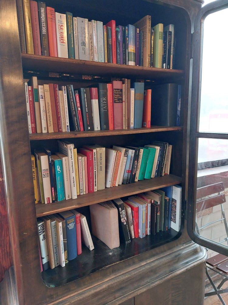 Der offene Bücherschrank im Peißnitzhaus