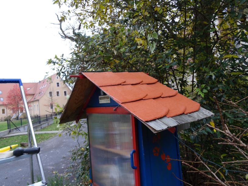 Ein neues Dach für die kleine Gutsbibliothek